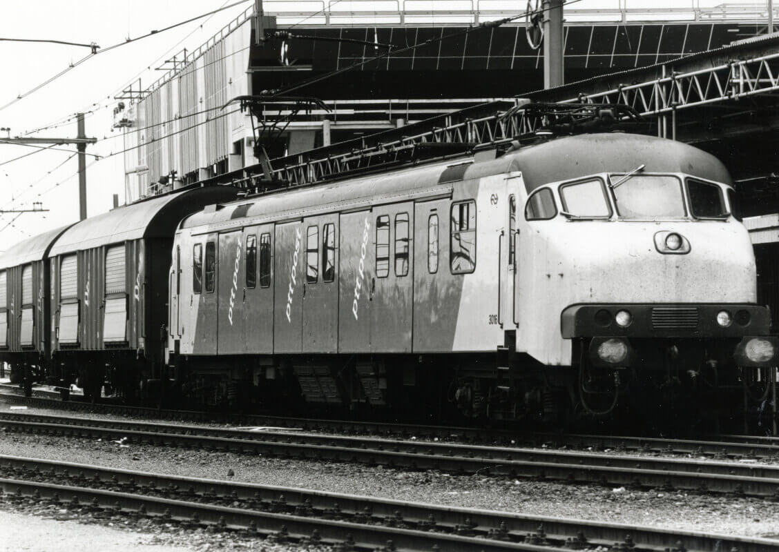 De oude posttrein bij het EKP-Sittard (1981). Foto: Nederlandse Spoorwegen