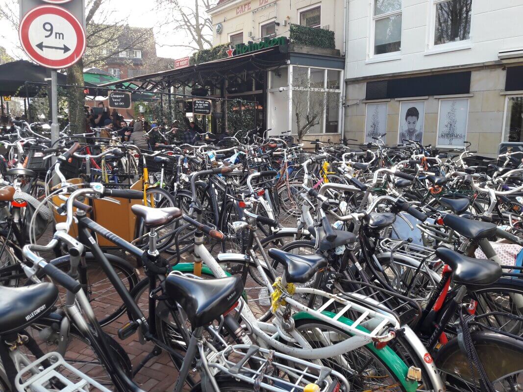 Fietsen nemen steeds meer ruimte in. Foto: Louis Engelman