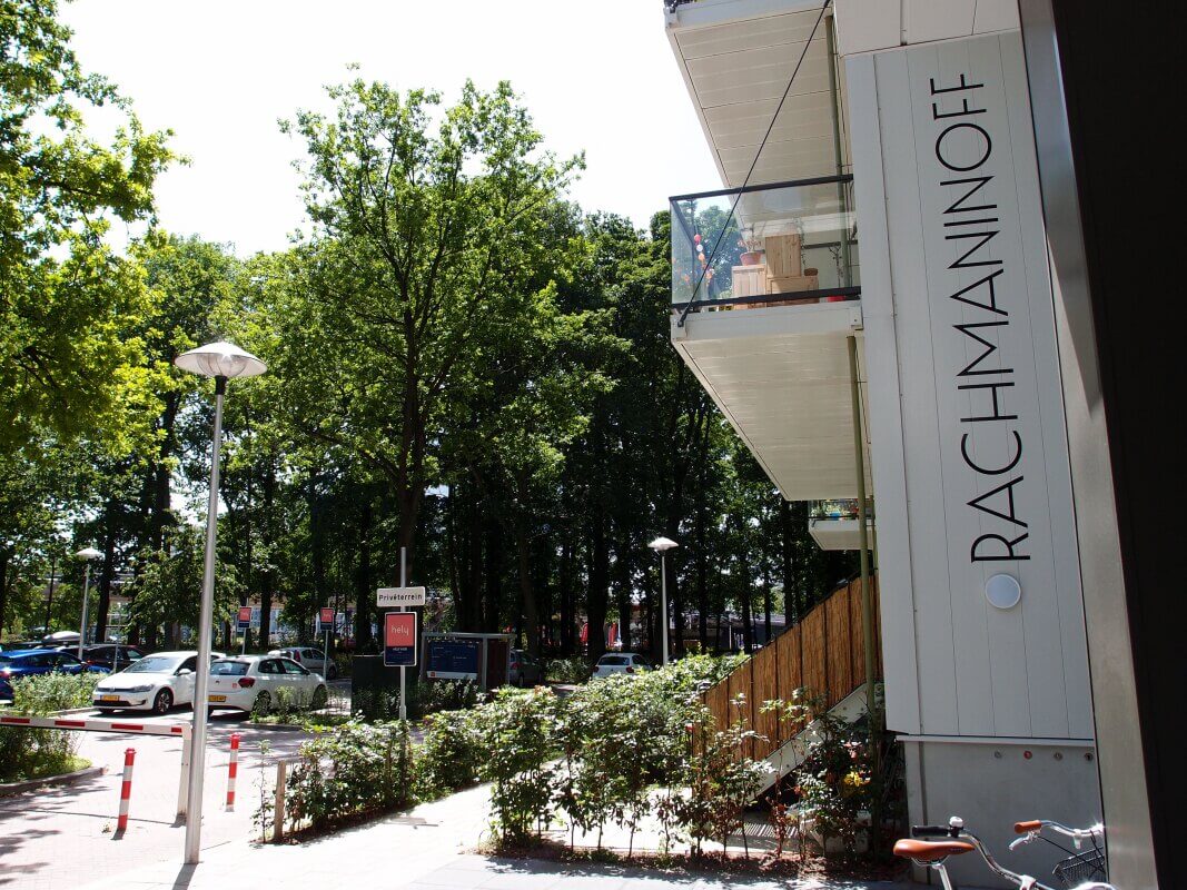 Het al eerder tot appartementen omgebouwde voormalige stadskantoor ‘Rachmaninoff’. Foto: Louis Engelman