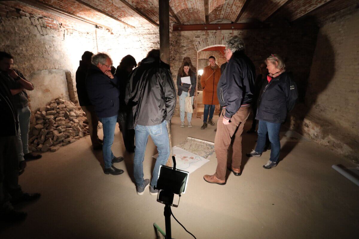Rondleiding in Paleis Lofen. Foto: Ton van den Berg