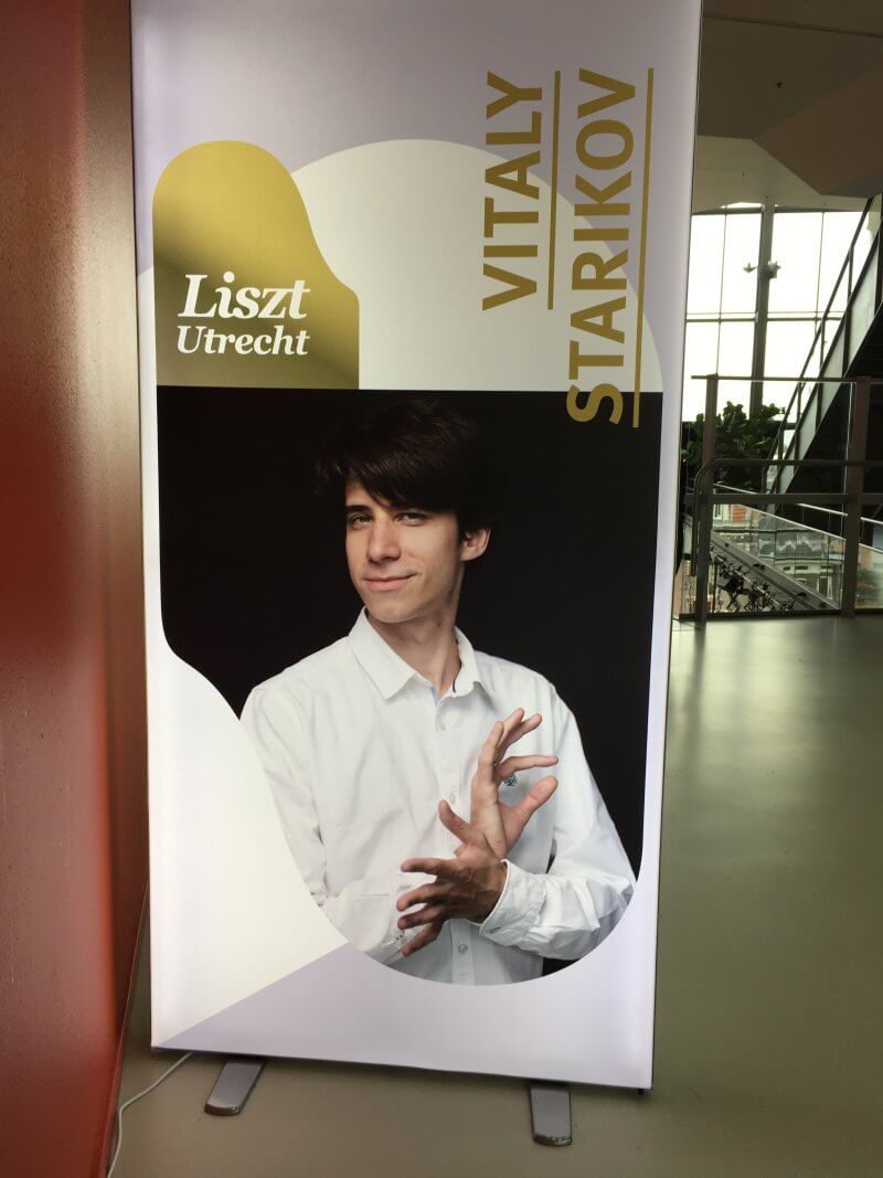 Poster van de Russische pianist Vitaly Starikov. Foto: Dik Binnendijk