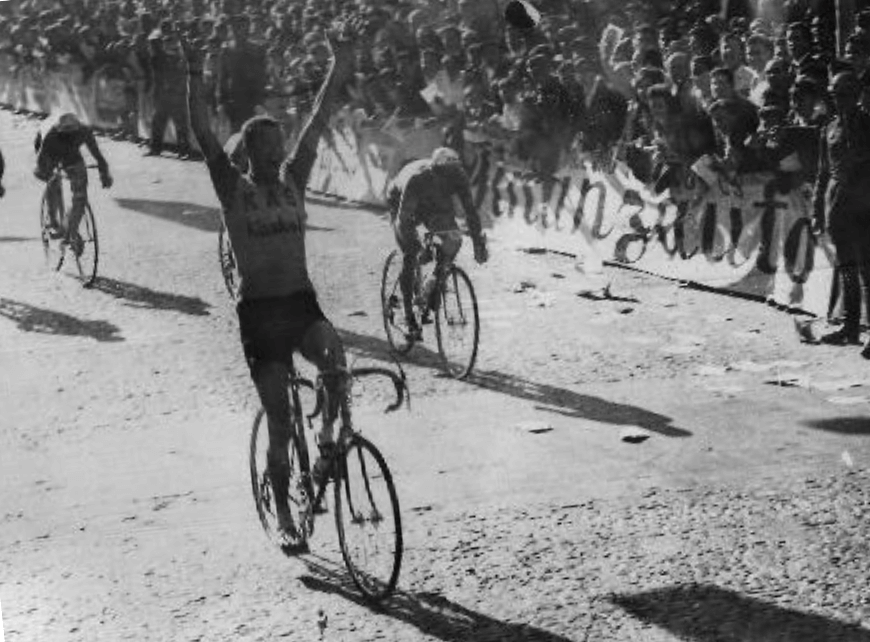 Stolker wint in Pamplona de 8e etappe van de Vuelta, 7 mei 1964. Foto: familiearchief