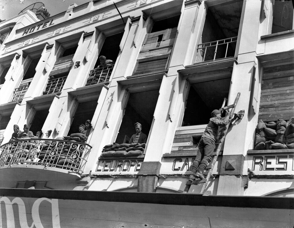 Foto van de bekende (nieuws)fotograaf F.F. Van der Werf, gemaakt op 22 mei 1935 tijdens de oefening door de genietroepen.