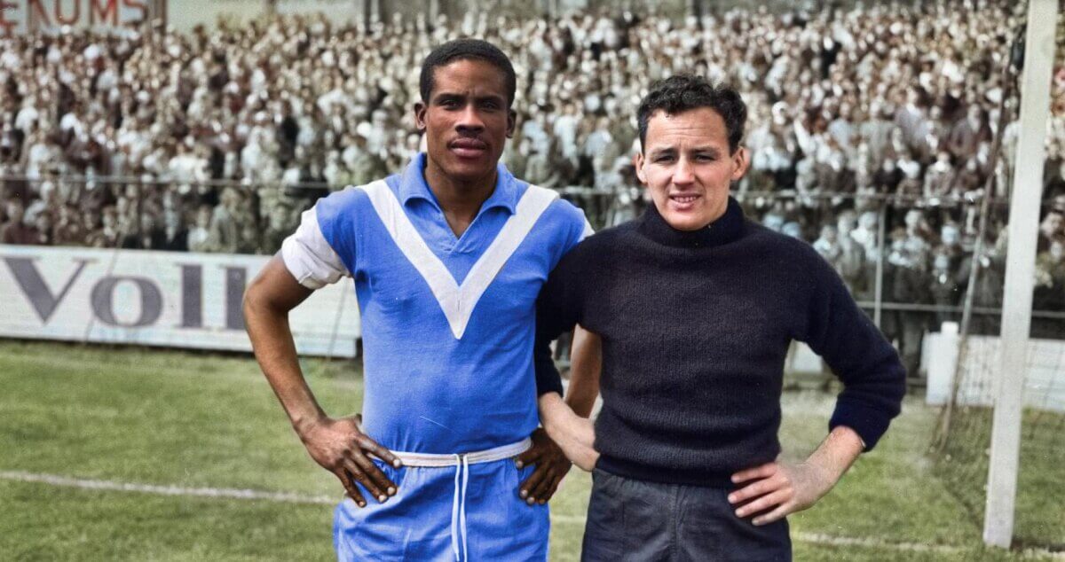 1961. Links Michel Kruin, rechts Joop van der Schilden (beiden Elinkwijk). Ingekleurde foto afkomstig uit Nationaal Archief