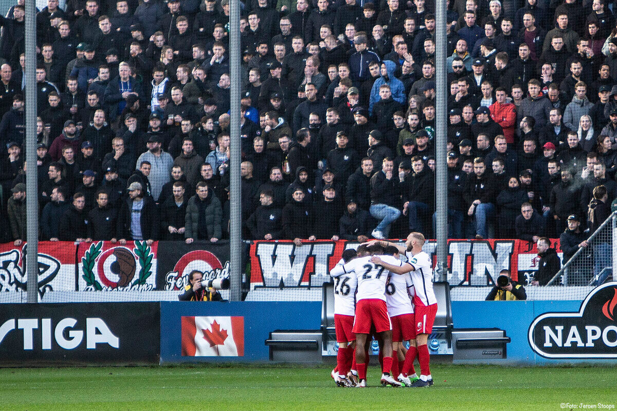 Al na 3 minuten juichende Utrecht-spelers voor het uitvak.