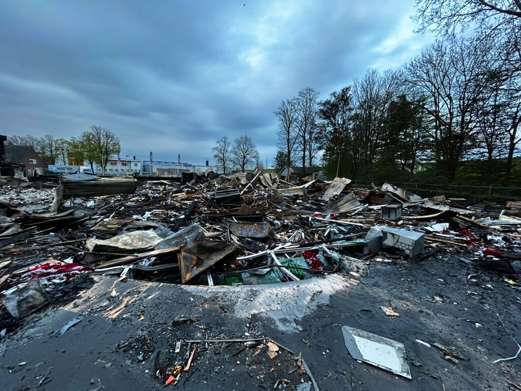 Ravage na de brand van het Mobilion, 20 april 2023. Foto: Johan de Boer