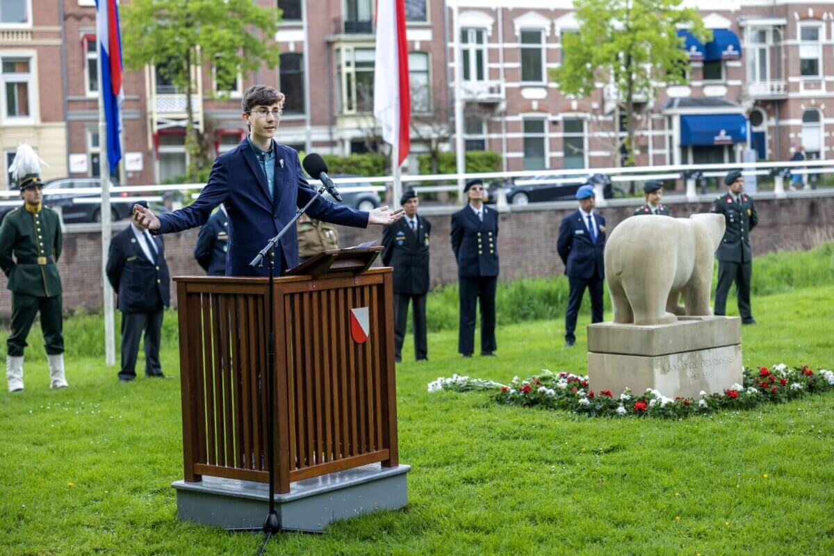 De 16-jarige Mehrzad Joussefi, kind van Iraans/Duitse vluchtelingen. Foto: Angelique de Jonge/4meiutrecht.nl