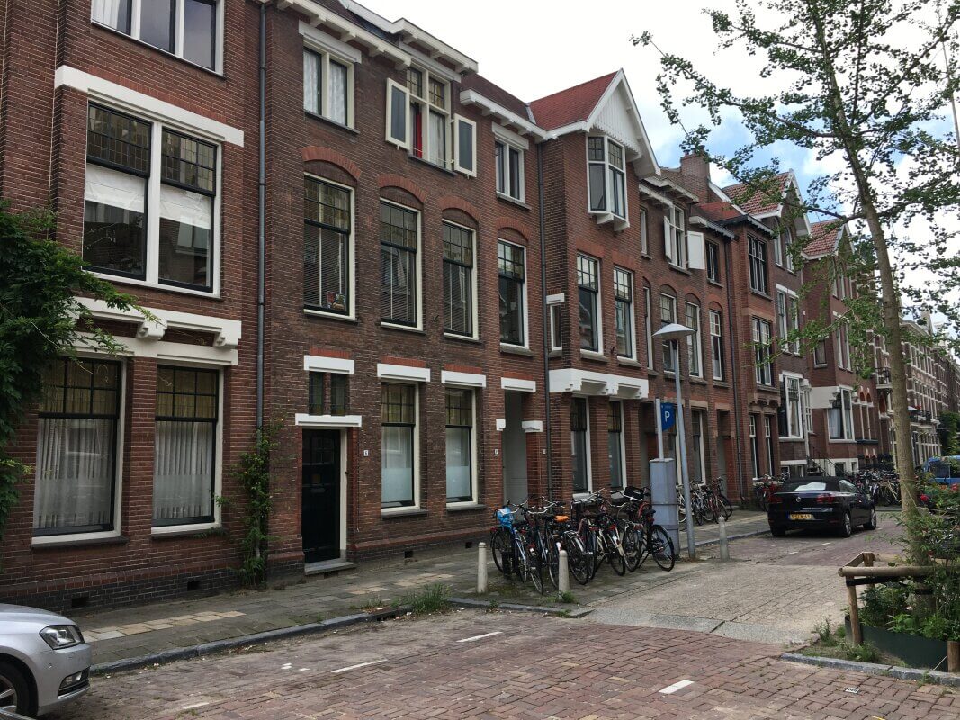 Bellamystraat 6, 8, 10, 12, 14.... Foto: Dik Binnendijk (juli 2021)