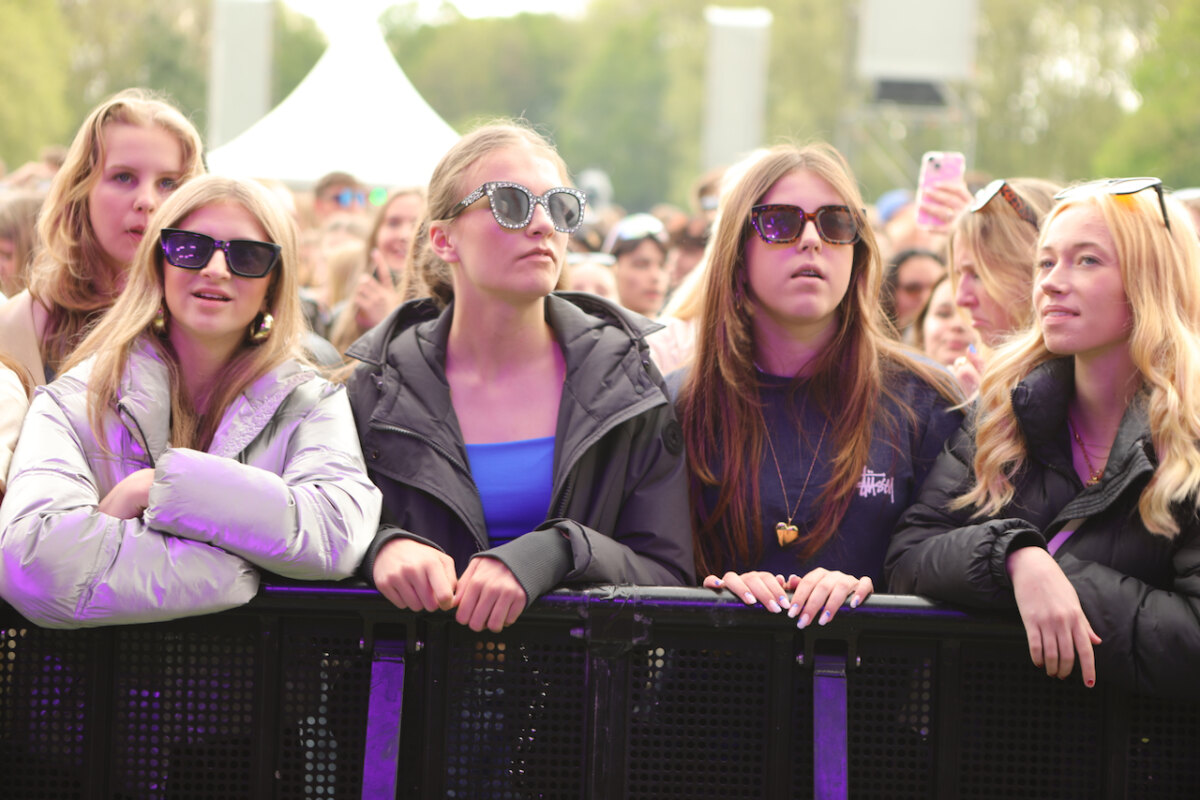 Bezoekers van het Bevrijdingsfestival.