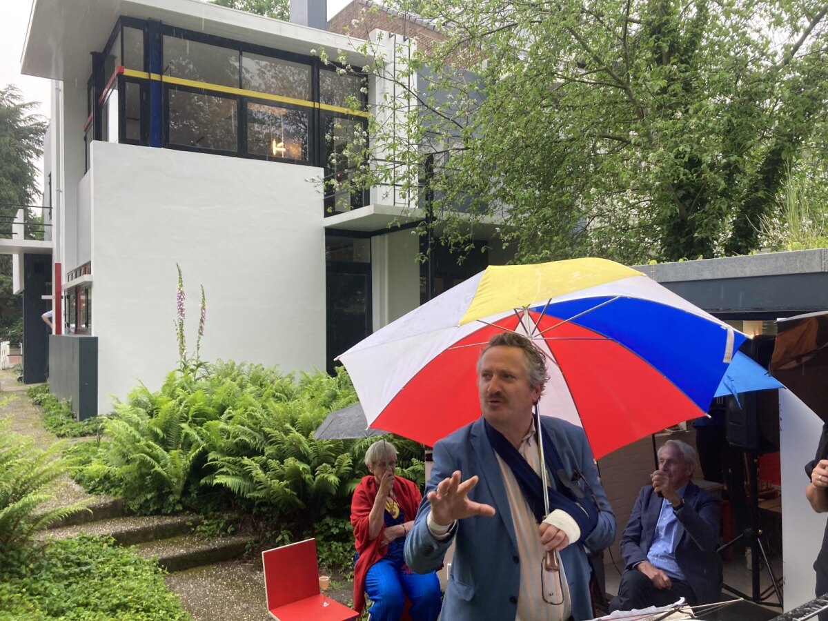 Artistiek-directeur Bart Rutten van het Centraal Museum bij de opening van 100 dagen Rietveld Schröderhuis. Foto: Jeroen Wielaert