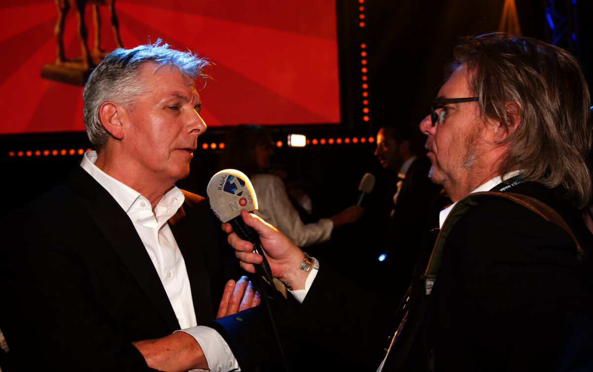 Columnist Jeroen Wielaert in 2013 met filmproducent Marc van Warmerdam. Foto: Ton van den Berg
