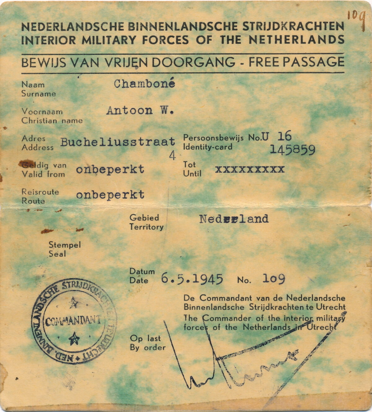 Identiteitsbewijs van Ton Chambone uit mei 1945 als lid van de Binnenlandse Strijdkrachten.