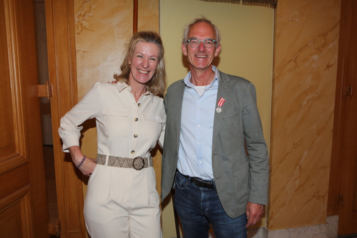 De nieuwe voorzitter Chantal Hakbijl en oud-voorzitter Dick de Jong. Foto: Ton van den Berg