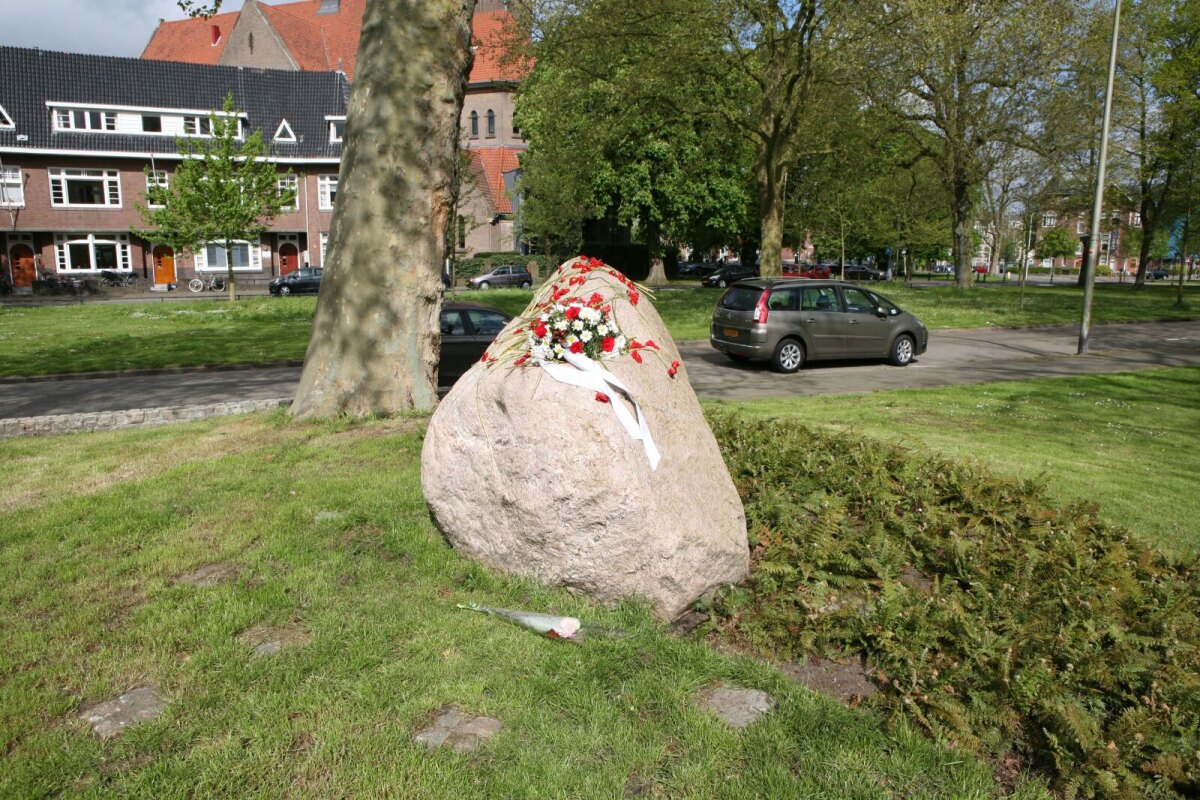 Herdenkingssteen in de buurt van het Rosarium. Foto: archief Nieuws030