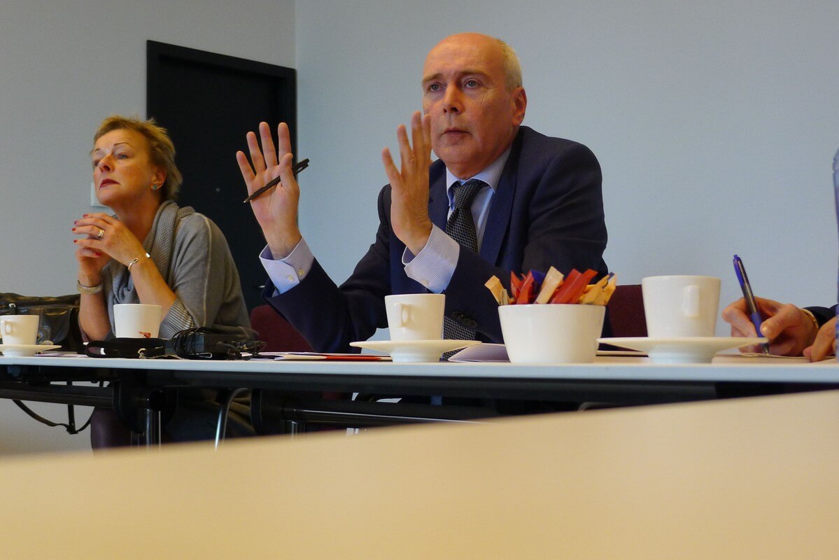 Wethouder Geldof (rechts) bij de presentatie van het 'compacte' Leidsche Rijn Centrum. Foto: ton van den Berg