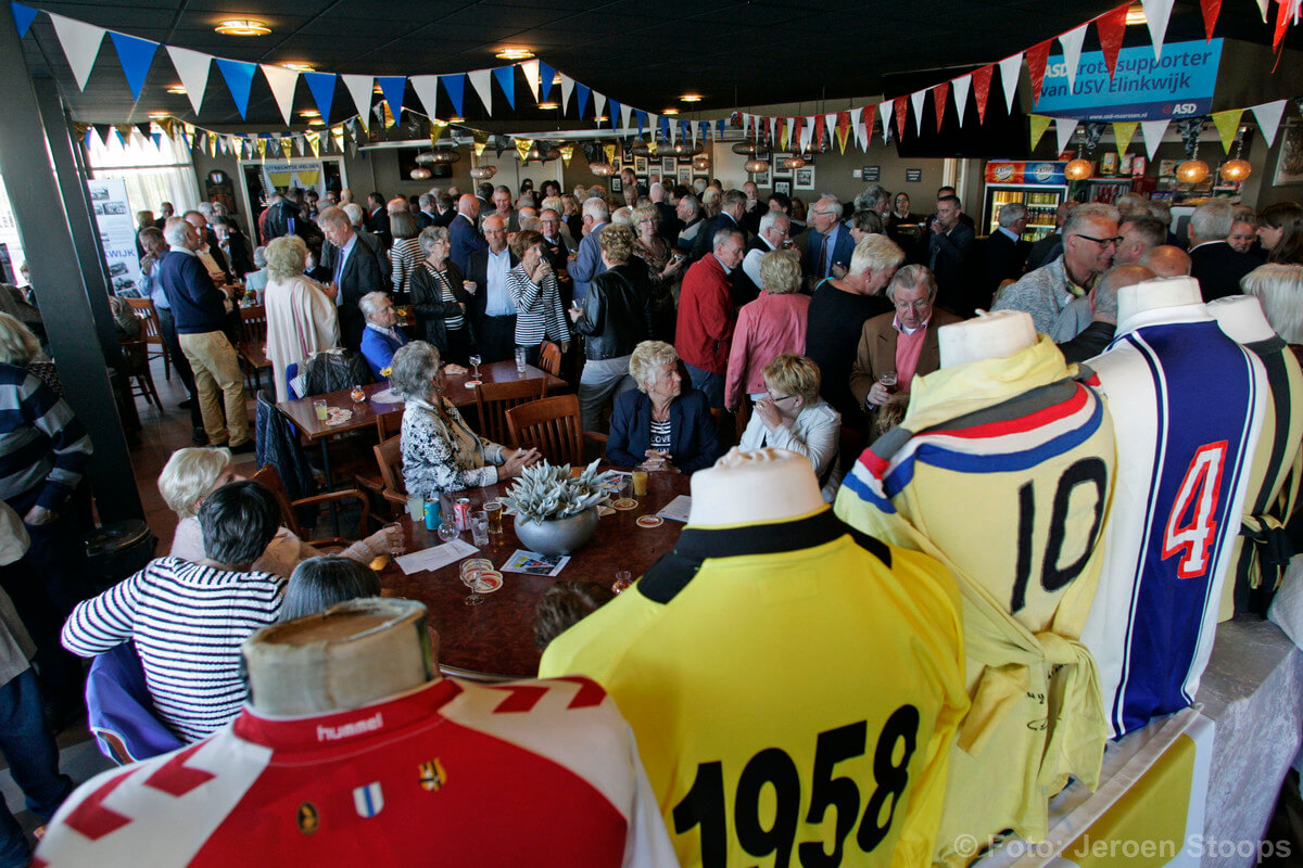 Drukte in de kantine van Elinkwijk. Foto: Jeroen Stooops