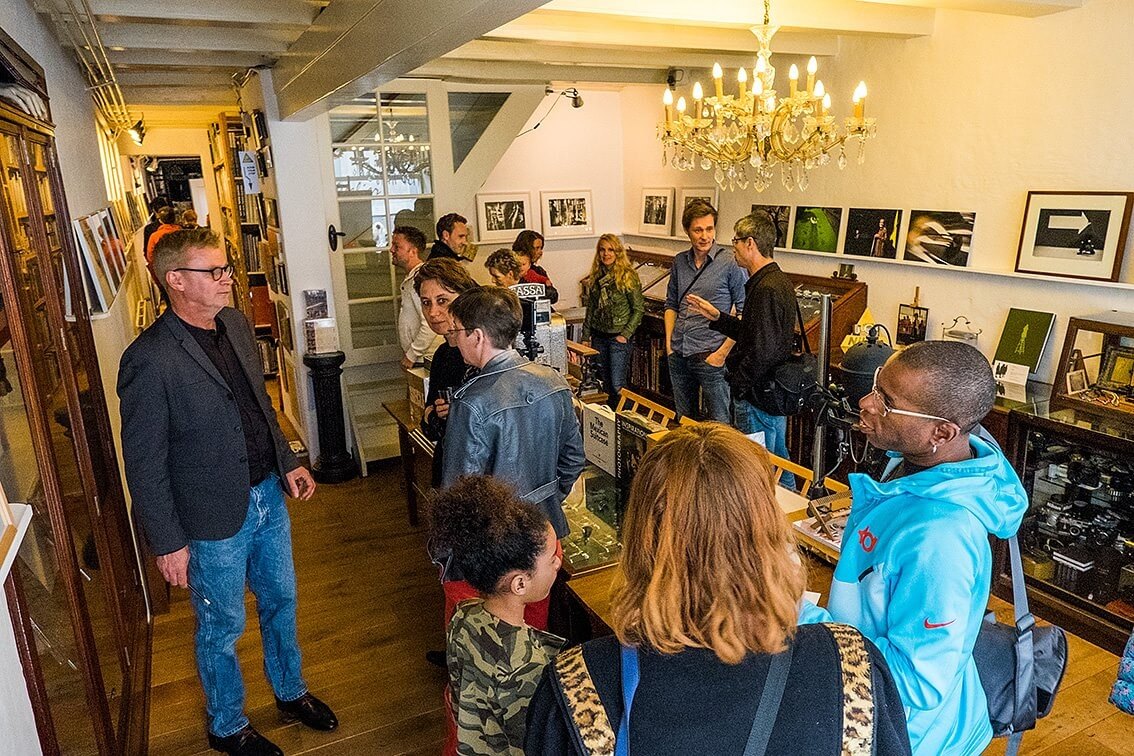 De expositieruimte voor DutchStreetPhoto. Foto Gerard Til