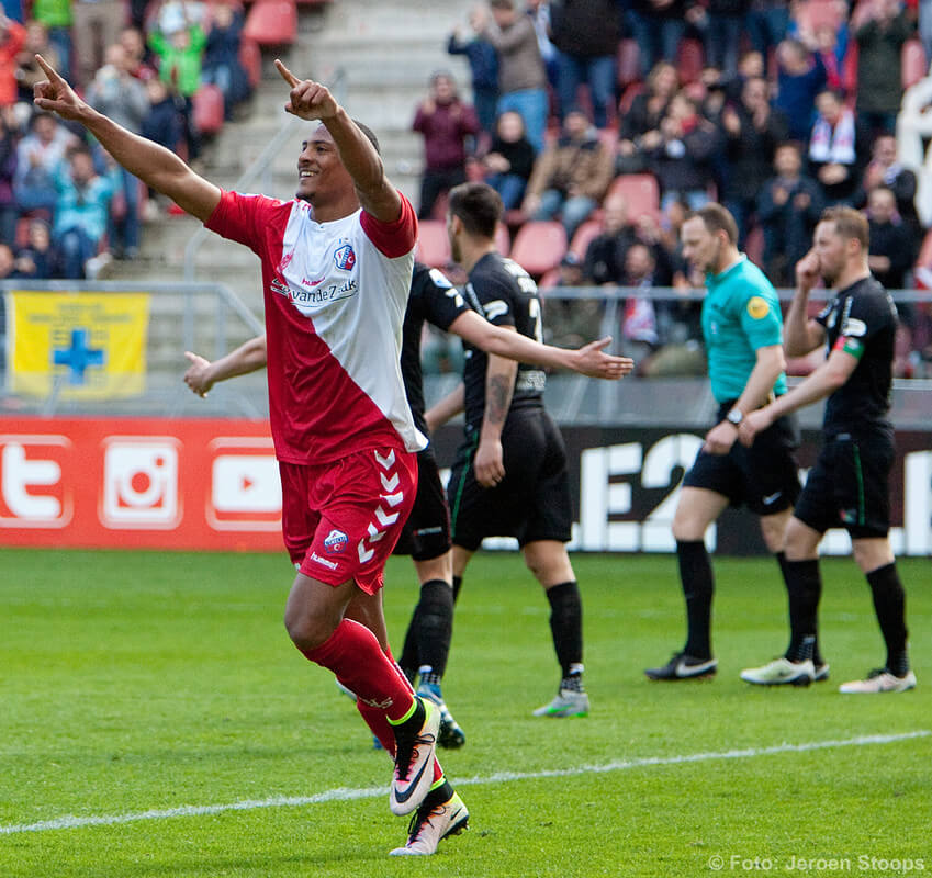 Haller viert zijn 3-1, gemaakt na een voorzet van Barazite. Foto: Jeroen Stoops