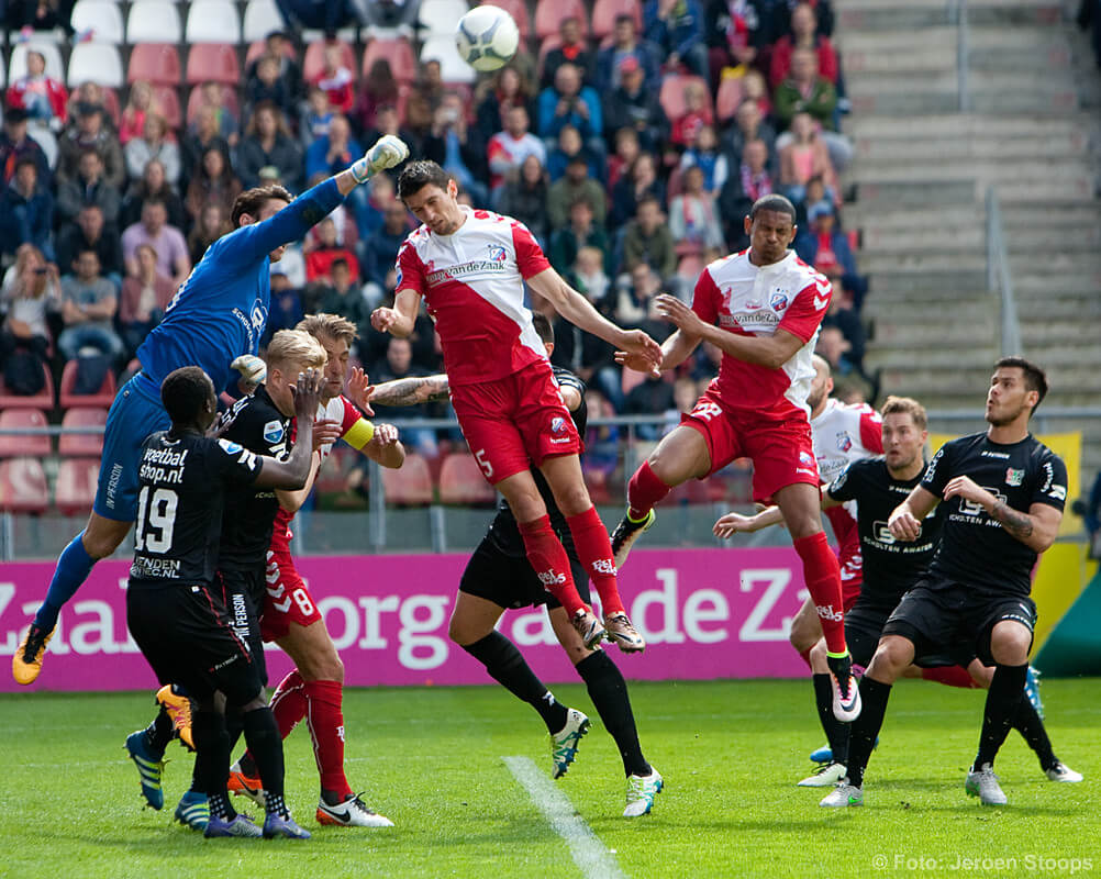 Kum en Haller gaan de strijd aan in de lucht. Foto: Jeroen Stoops