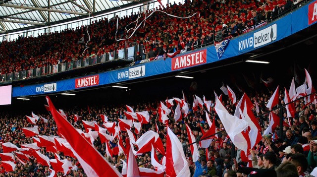 In het stadio wordt volop gevlagd. Foto: Karin Michies