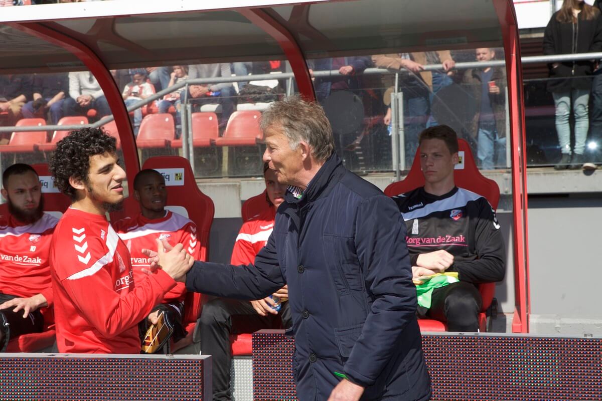 Ayoub in gesprek met oud-speler Van der Ham.