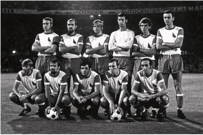 Het elftal van FC Utrecht in de Kuip in 1970. Foto: collectie Remco Neu