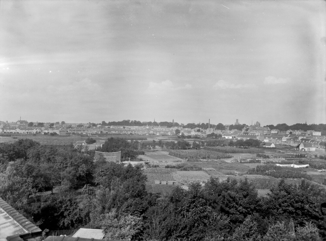 Zicht vanaf het dak van het Diakonessenhuis in 1938 in westelijke richting (foto: HUA)