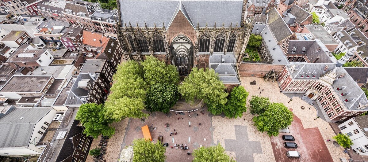 Zicht op het nieuw bestraatte Domplein (foto: Gemeente Utrecht)