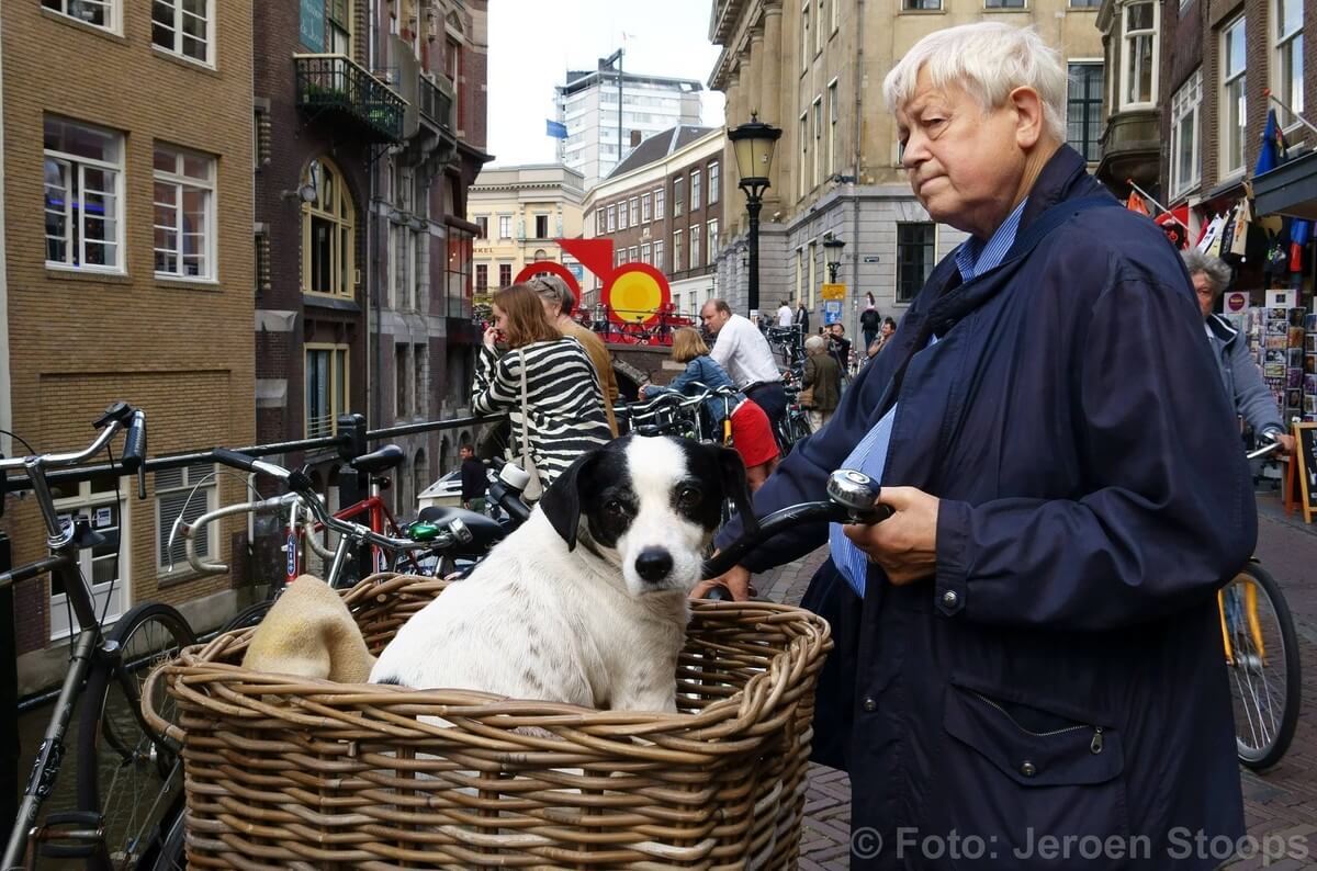 Toeschouwers aan de gracht. Foto: Jeroen Stoops