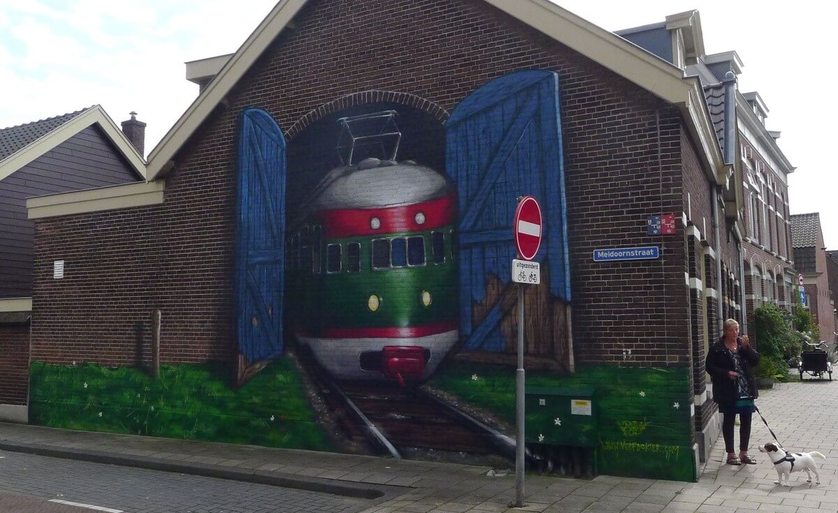 Een Mat 46 op de andere muur in de Meidoornstraat. Foto: Ton van den Berg