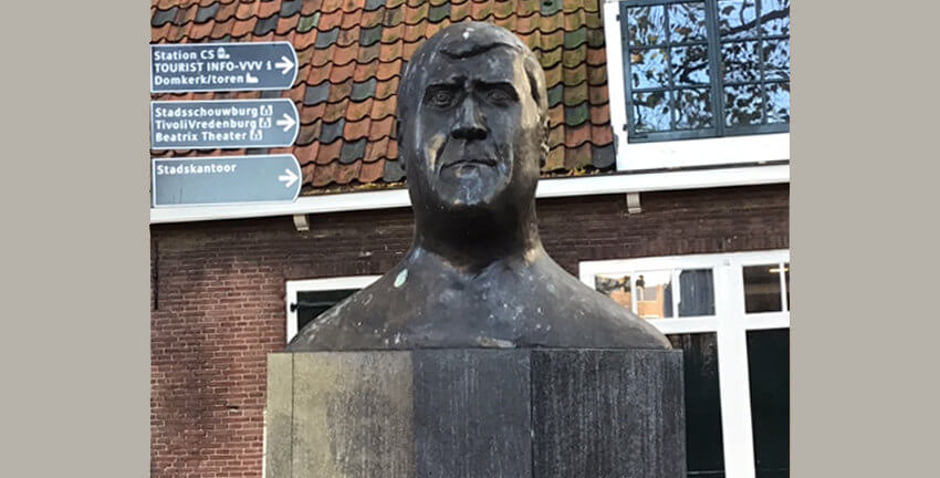 Een bronzen Anton Geesink, gemaakt door Theo van de Vathorst (foto: Corrie Huiding) - klik erop voor een vergroting