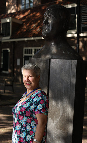 Seniorenburgemeester Corrie Huiding (foto: Centraal Museum / IIvy Njiokikjien tbv 'De ommuurde stad')