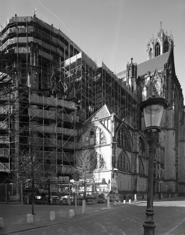 Werkzaamheden aan de Domkerk in 1981. Foto: HUA