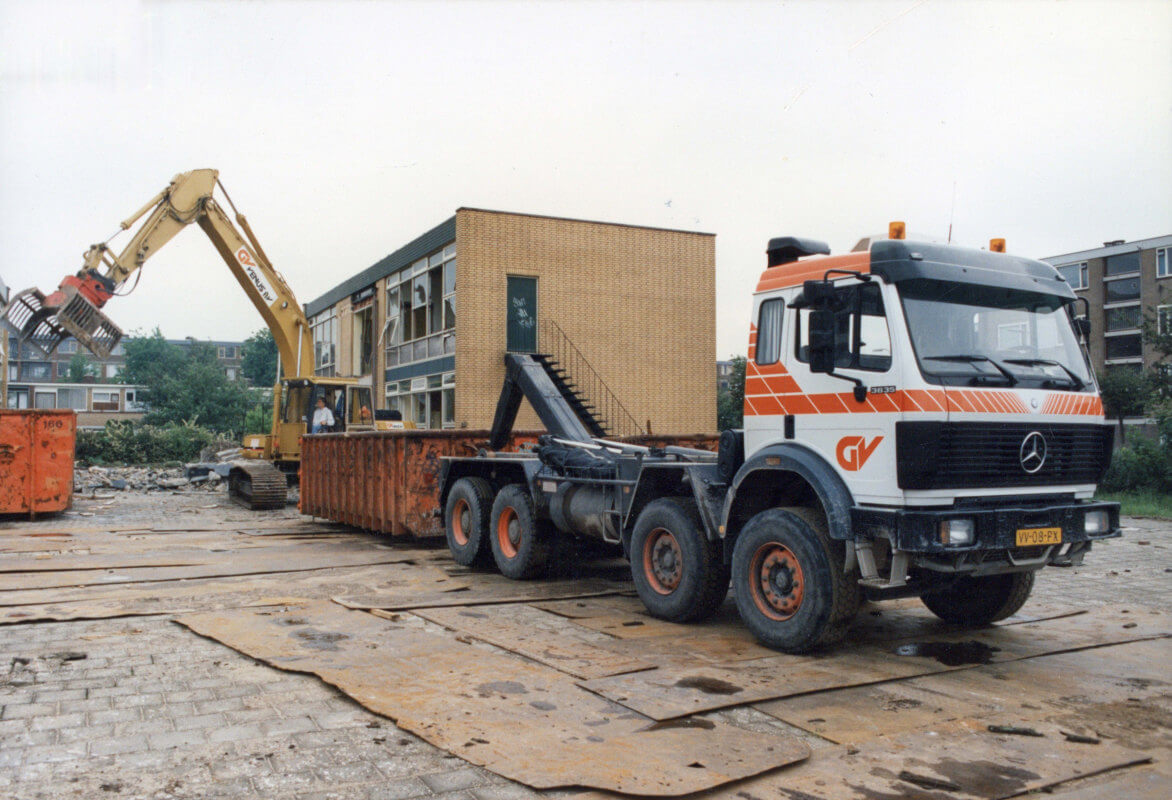 Veel MUWI-panden zijn alweer gesloopt zoals deze in Overvecht in 1994. Foto: slopersbedrijf Venus/HUA