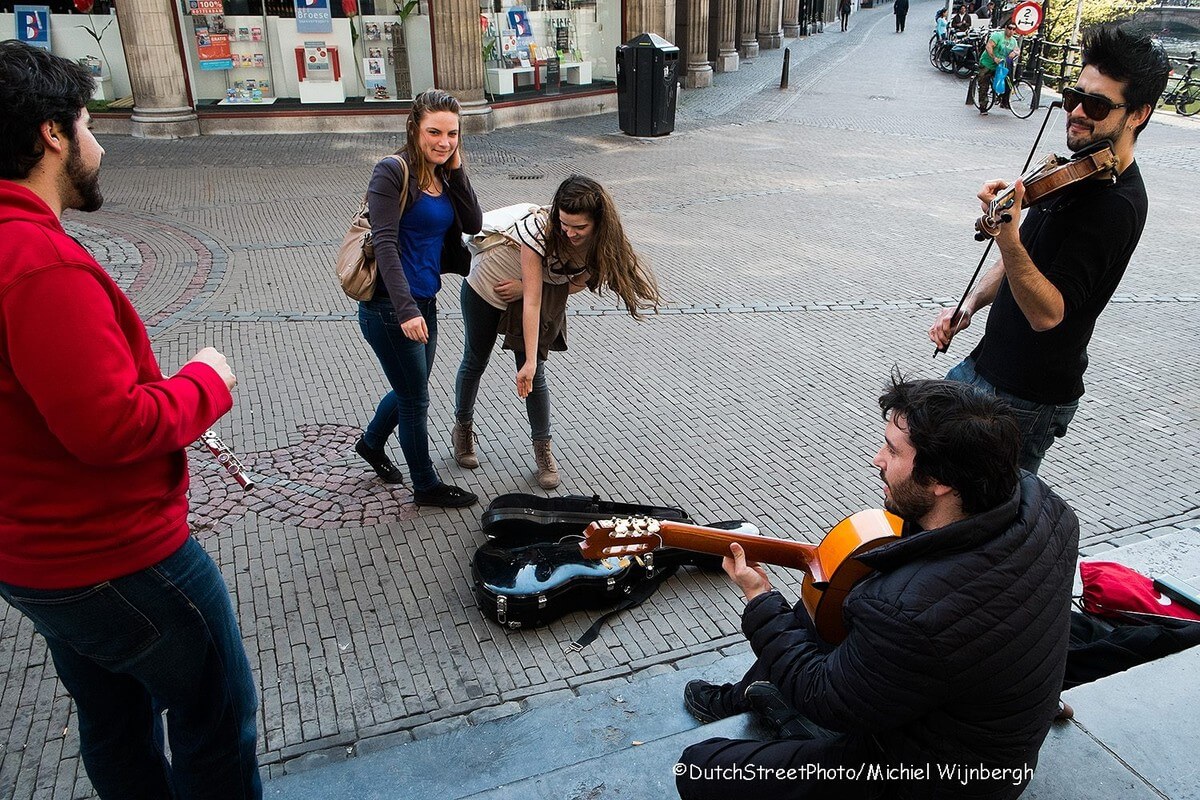 Straatmuzikanten, een recente foto van Michiel Wijnbergh