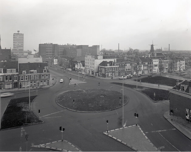 Verkeersplein Oudenoord waar nu Monicabrug ligt. Foto: HUA