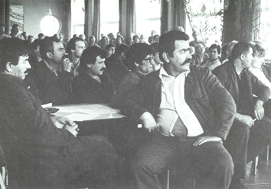 Turkse arbeiders horen dat de fabriek gaat sluiten, 1983. Foto: Museum van Zuilen