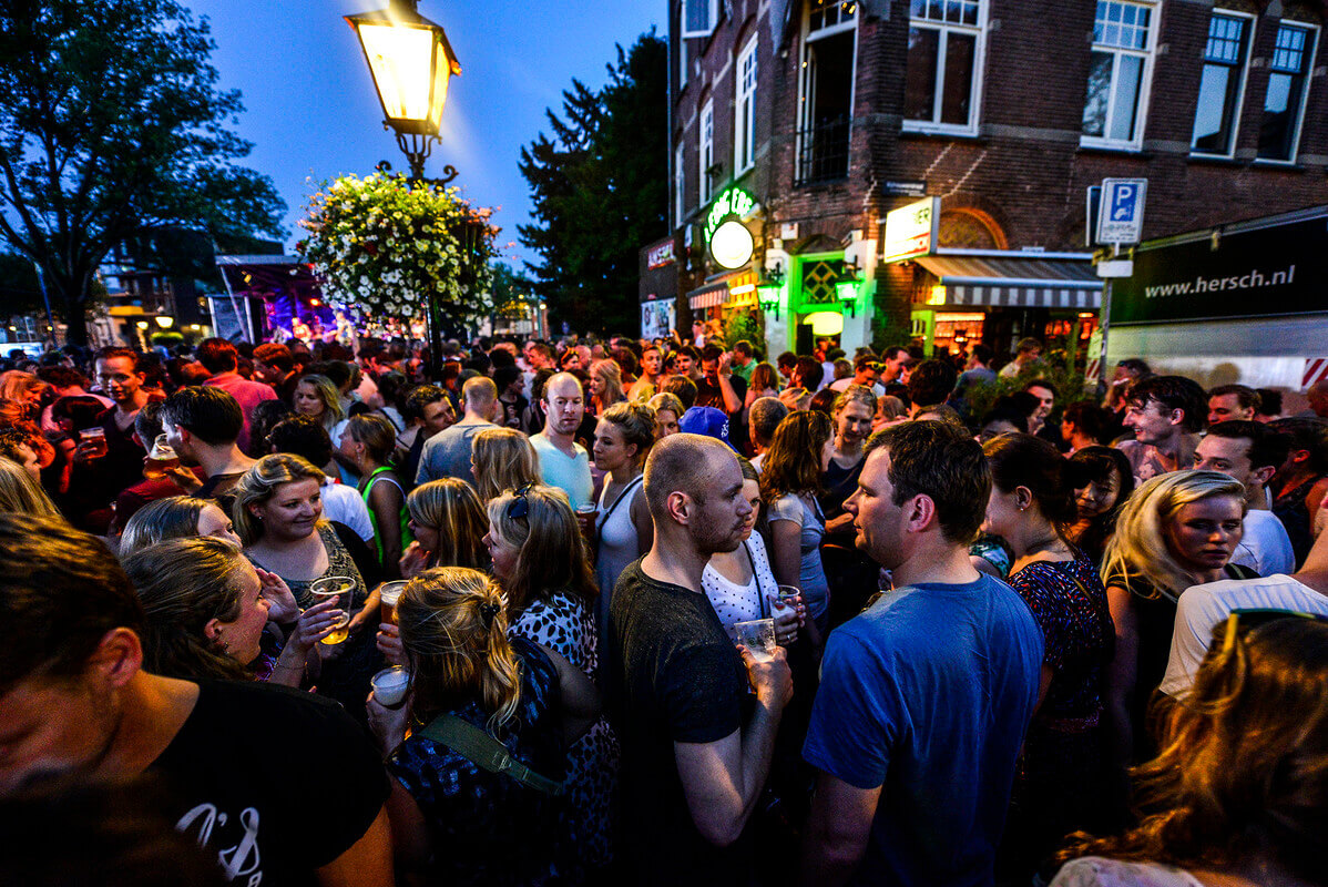 Gezellige drukte op Ledig Erf tijdens de Tour de France in 2015. Foto Anne Hamers – Utrecht Marketing