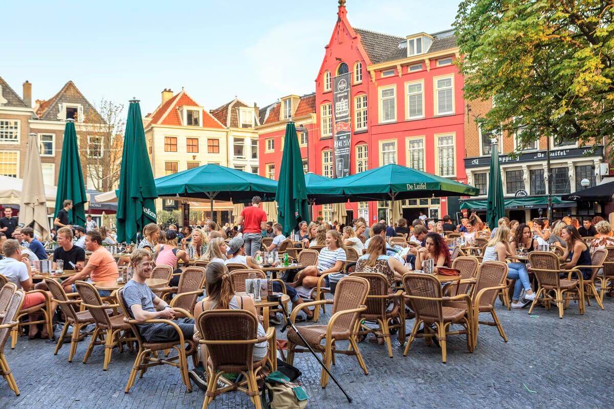 Op de Neude kwam geen winkelontwikkeling, maar terrassen en festivals. Foto Jurjen Drenth – Utrecht Marketing