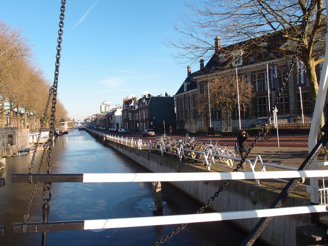 rondvaartboten richting De Munt. Foto: Nieuws030