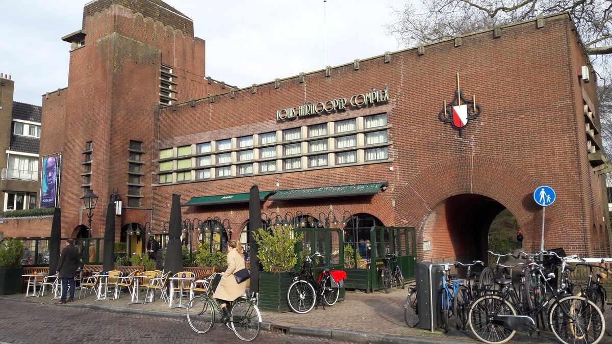 Veel Utrechters weten de weg te vinden naar de arthouse-bioscoop annex café-restaurant Louis Hartlooper op het Ledig Erf. Foto: Nieuws030