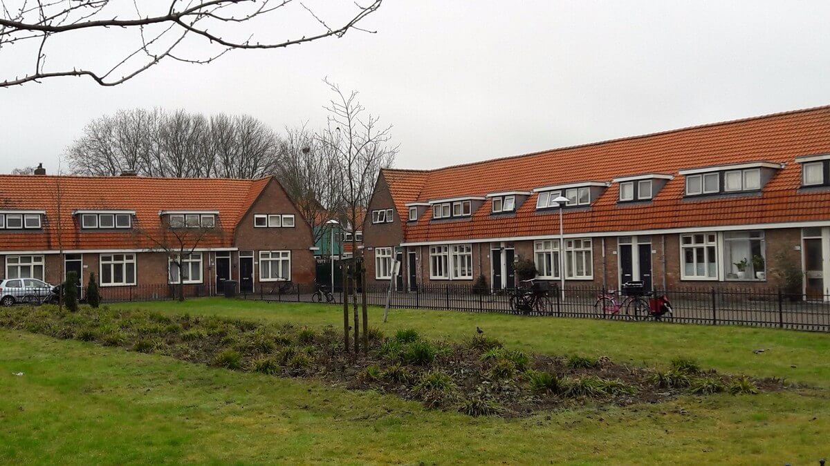 Karakteristieke bouw aan de Waalstraat in Rivierenwijk. foto: Nieuws030