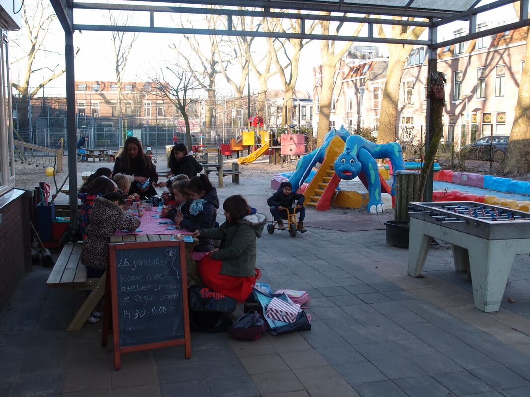 Kinderen zijn steeds meer aangewezen op omheinde speeltuinen zoals deze aan het Bankaplein. Foto: Nieuws030