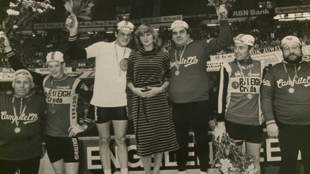 Noppie Koch op het hoogste podium met Gerrie Kneteman. Rechts Joop Zoetemelk. Foto: collectie Koch