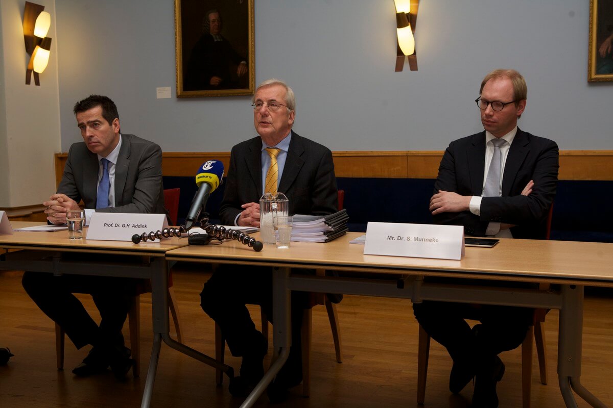 De 'commissie van wijzen', vlnr: E. van der Krabben, G.H. Addink en S. Munneke. Foto: Ton van den Berg