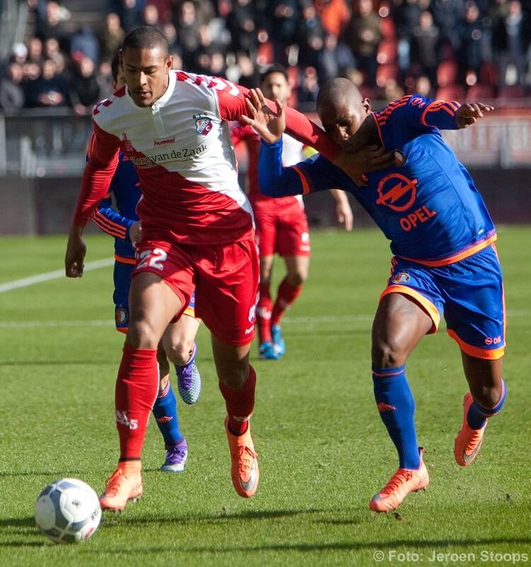 Haller speet een verdediger uit. Foto: Jeroen Stoops