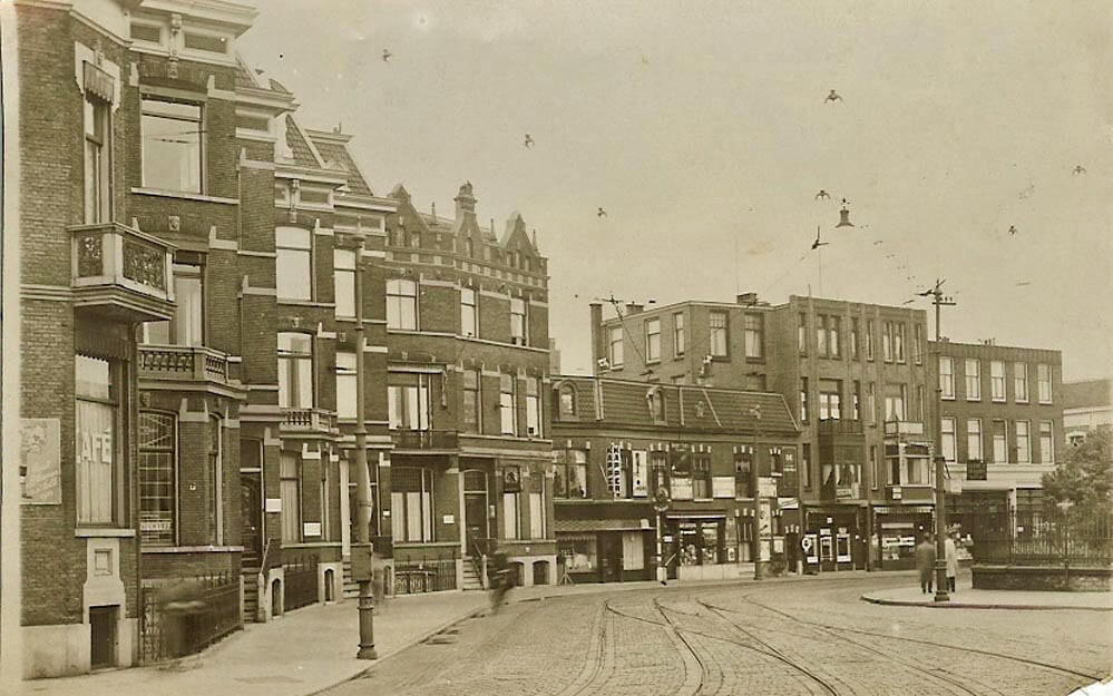 Het Stationsplein in vroeger tijden. Foto: HUA