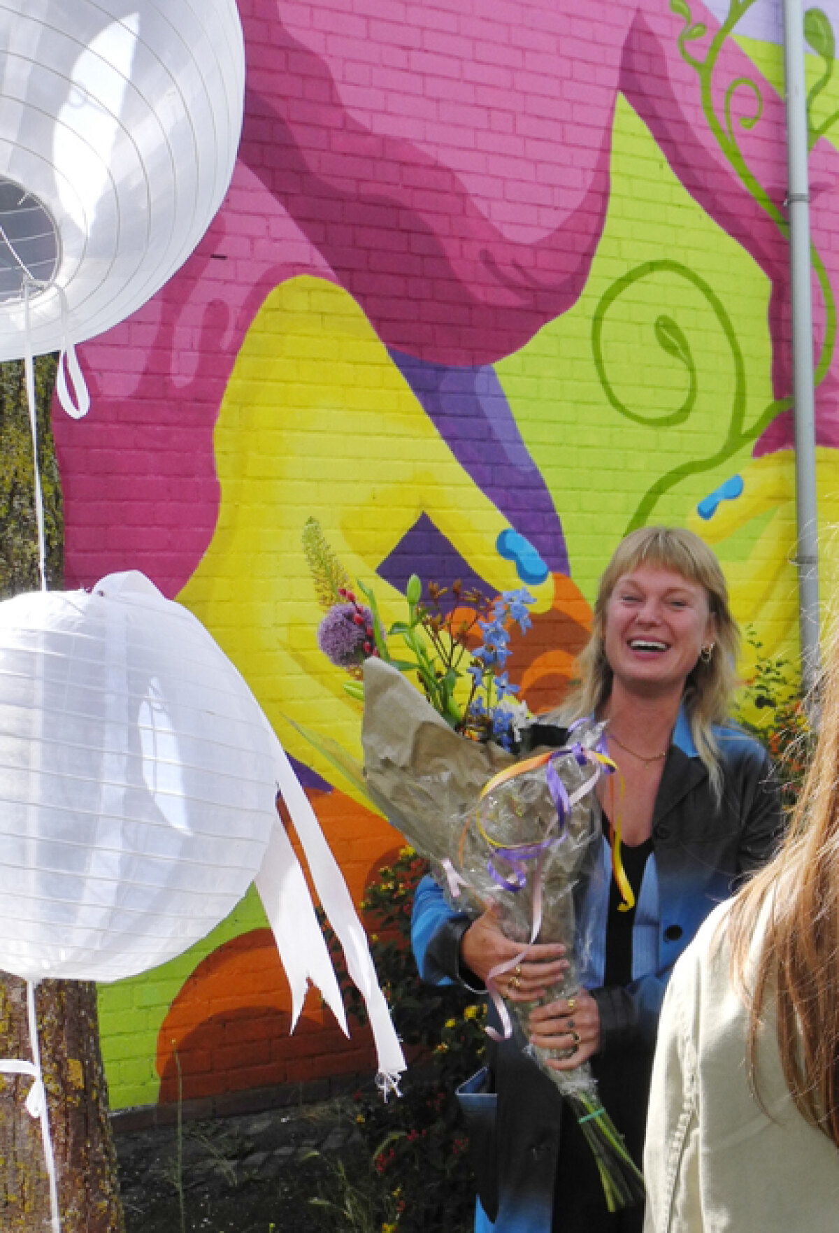 Nanna de Jong bij de onthulling.
