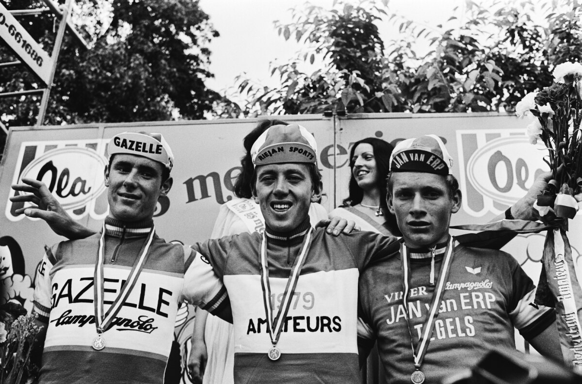 Theo de Rooij, hier links toen hij 2e werd bij het Nederlands Kampioenschap in 1979. Foto: Nationaal Archief