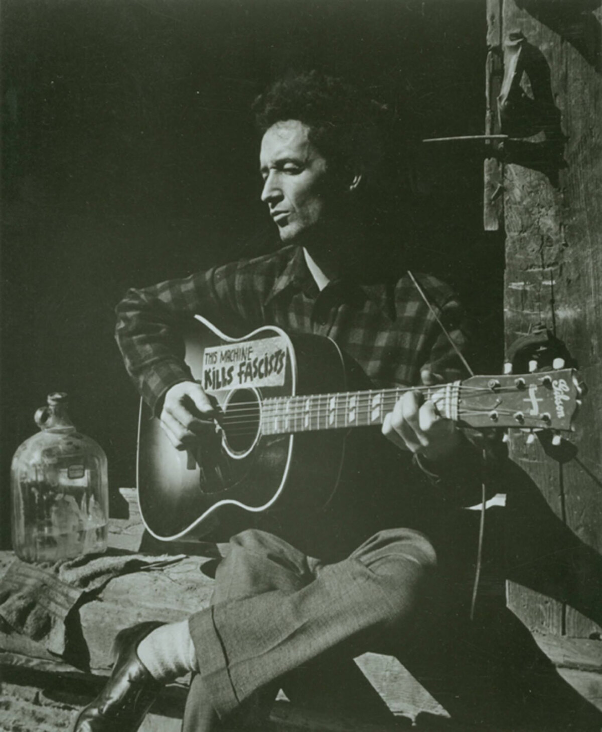 Woody Guthrie in de jaren '40.